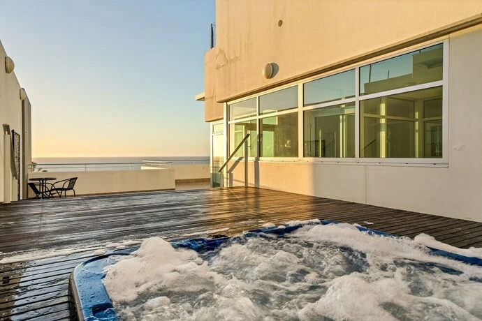 Glenelg Skyline Beachfront Penthouse, Adelaide