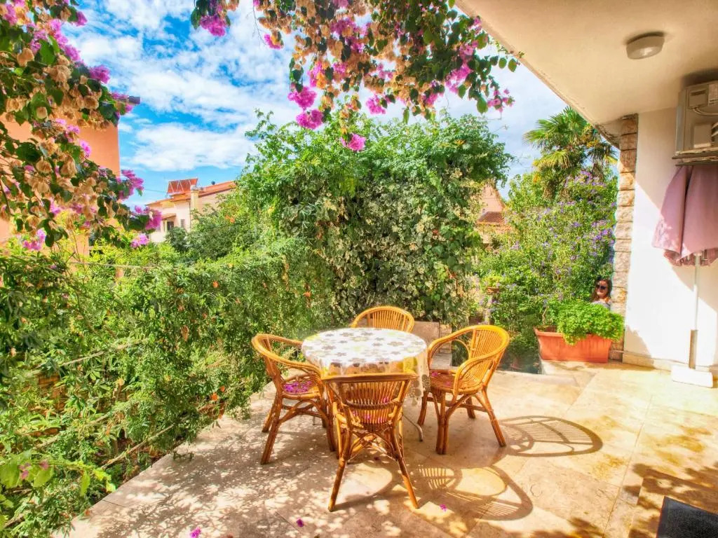 Apartments Radmila 977