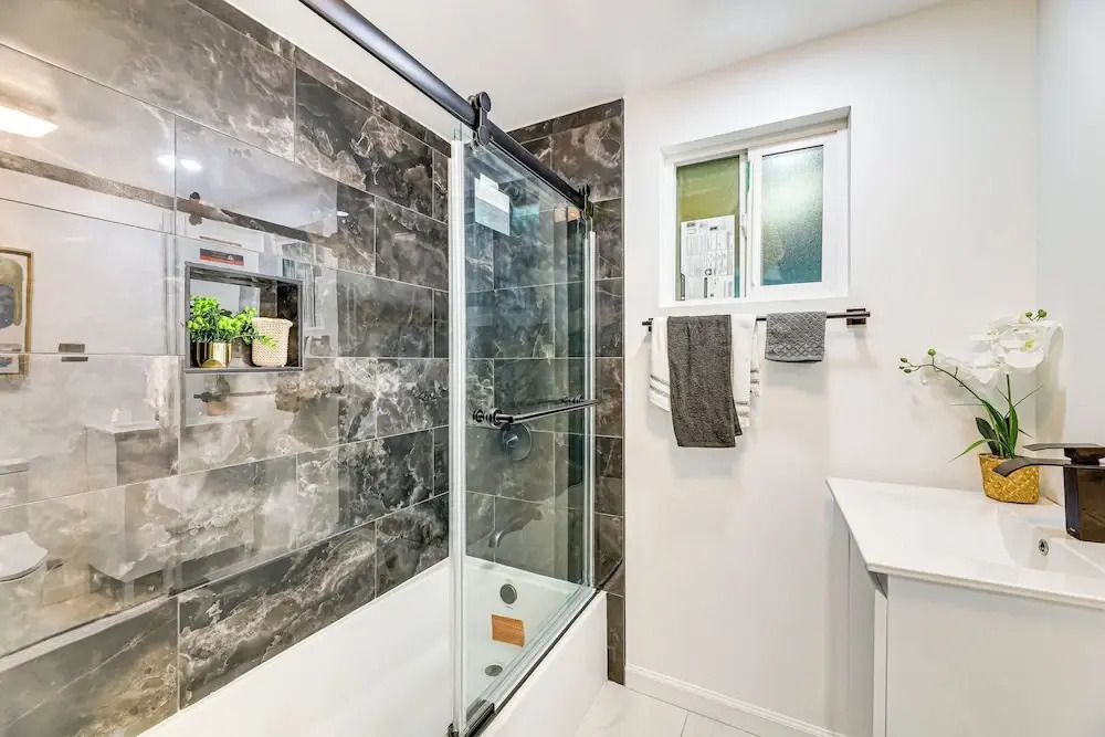 Extended Stay in LA! Cozy Home 3 Mi to Downtown