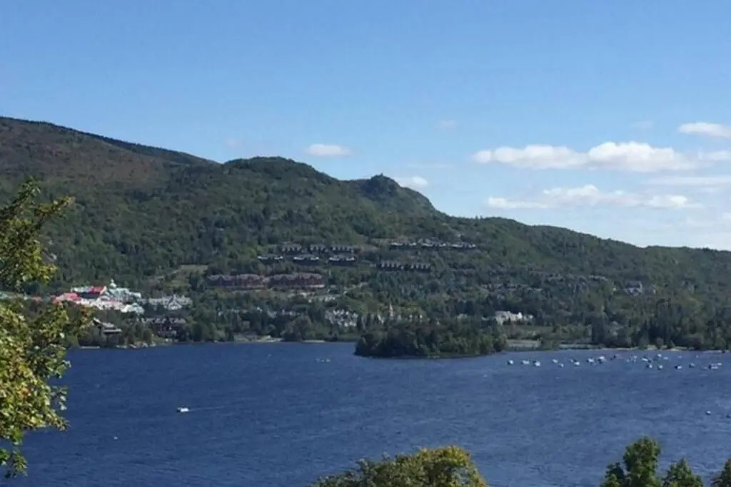 Unique Tremblant view -fancy fully equipped apartment