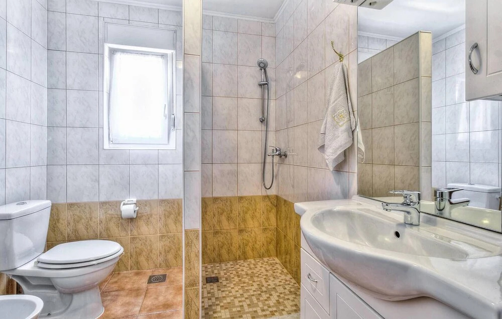 Lovely Home In Kastel