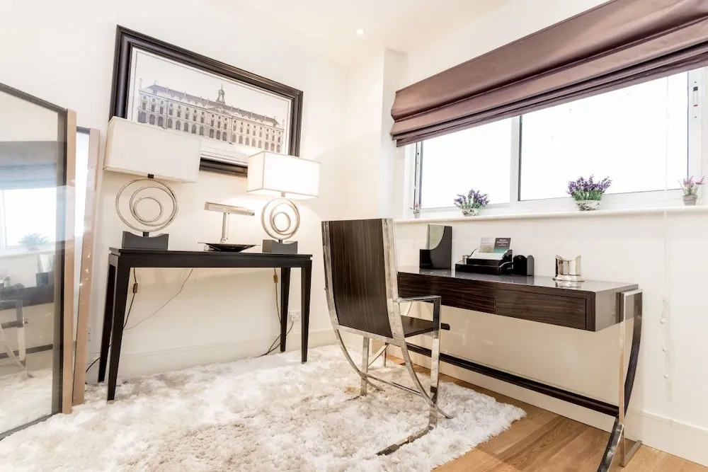 Ultra-luxurious 4BR home in Bayswater with gym, parking and private terrace