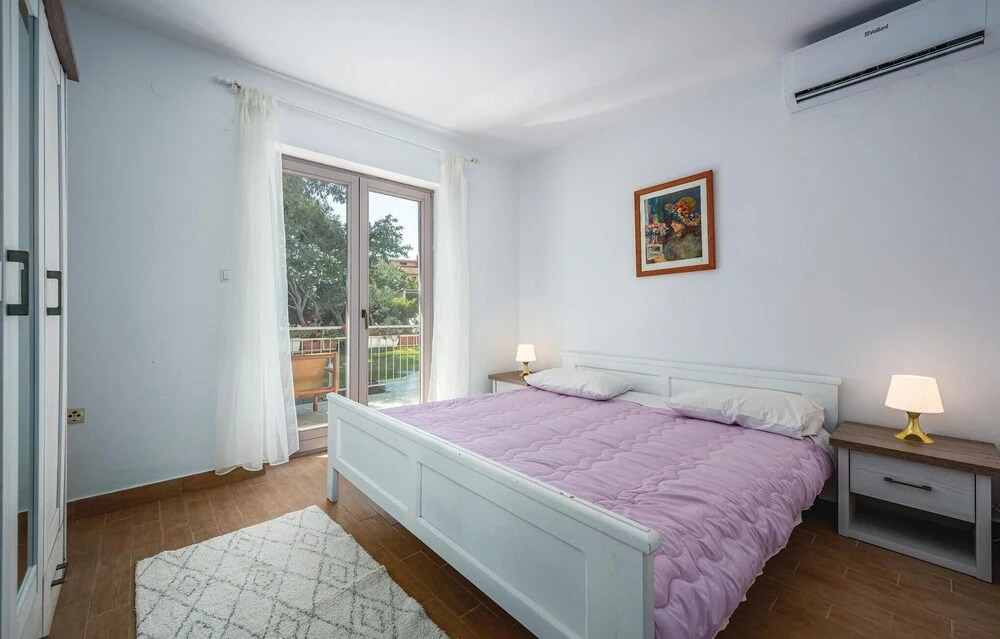 Nice Home in Vabriga with Outdoor Swimming Pool, Hot Tub & Outdoor Swimming Pool