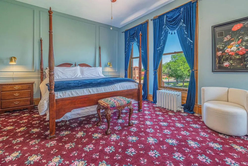Orman Mansion - Pueblos Most Luxurious Stay