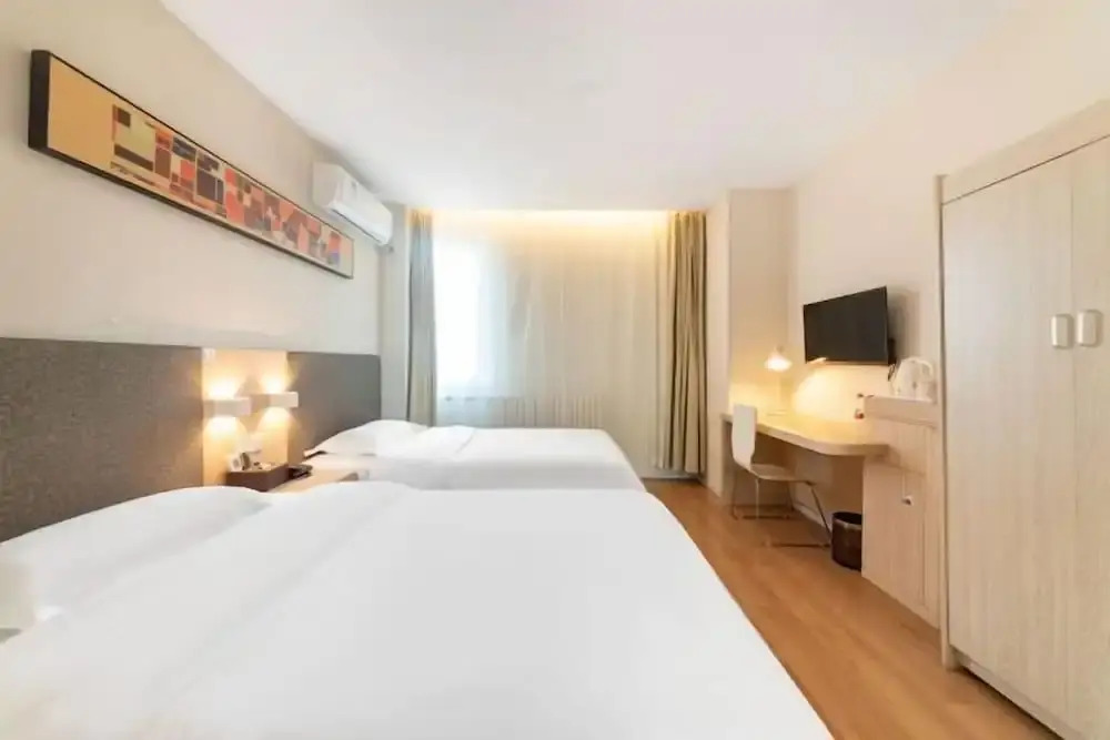 Lianjia Holiday Hotel(Jigang Senior High School)