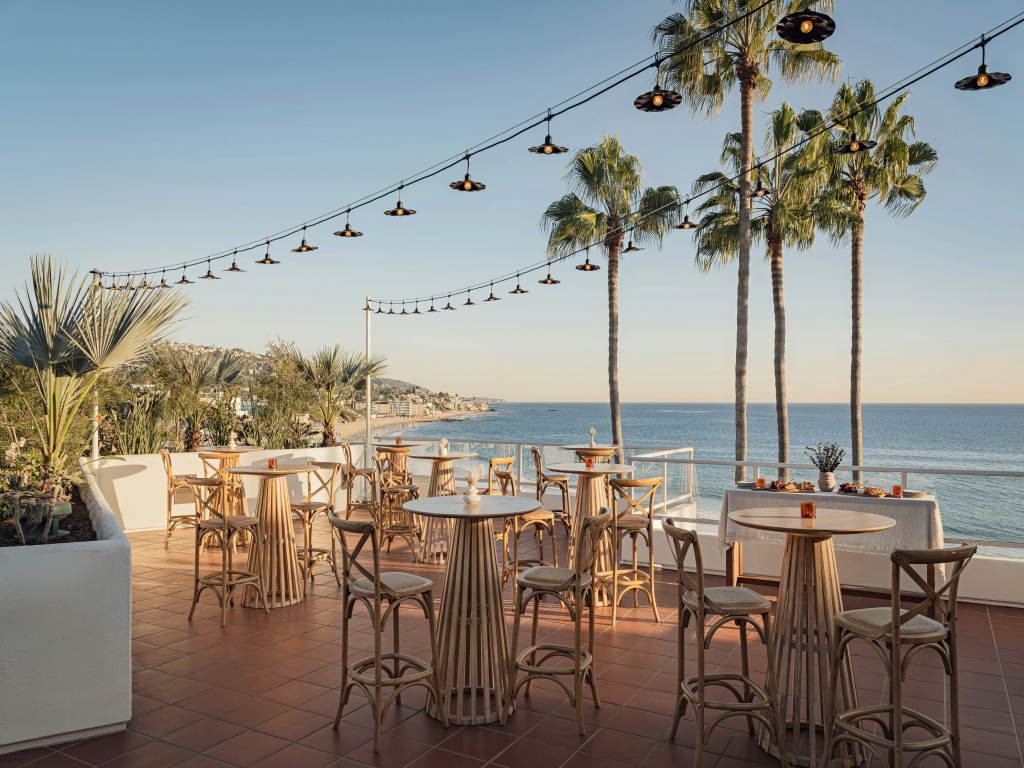 Casa Loma Beach Hotel