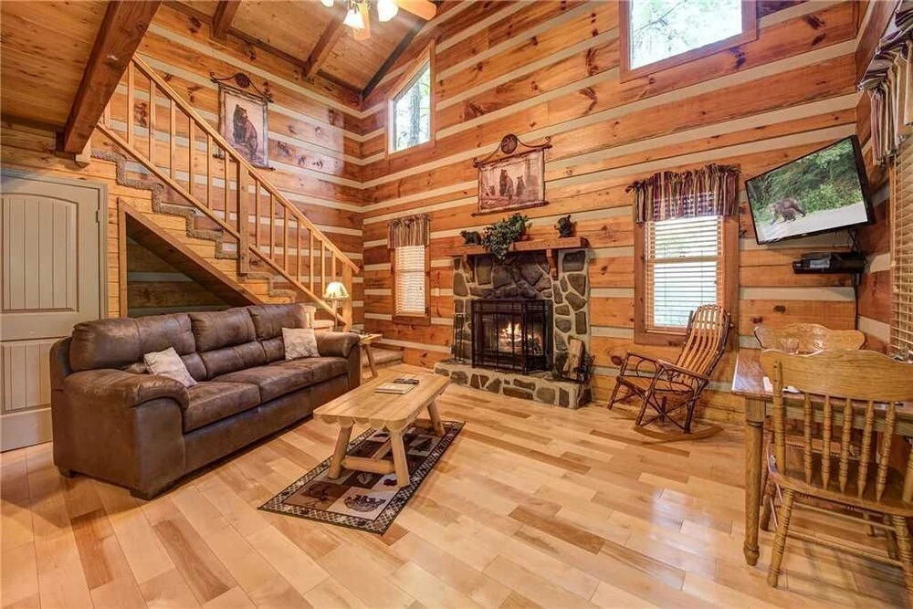 Little Bear Hideaway 1 Bedroom Home with Hot Tub