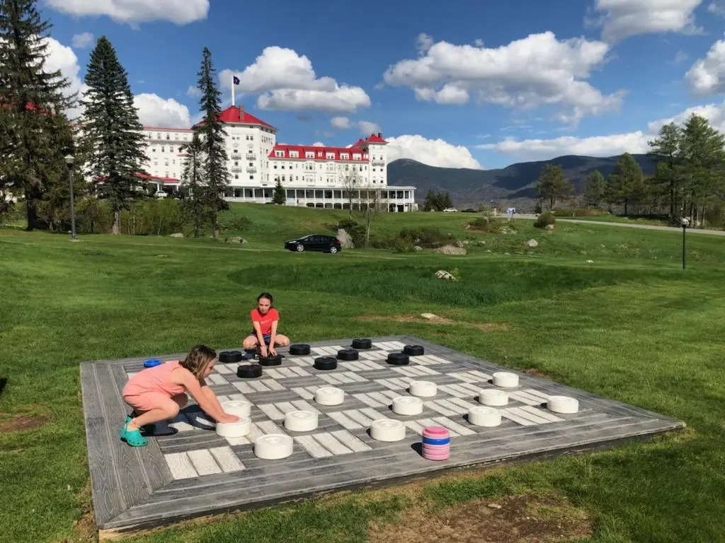 F3 Fairway Village Condo with great mountain views, 8 minute walk from Omni Mount Washington Hotel