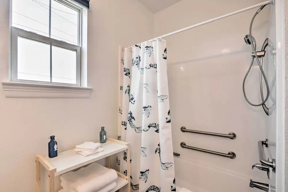Walk to Beach: Family Home w/ Patio in Galveston