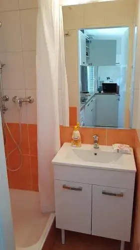 Hidden Gem close to hockey stadium with terrace