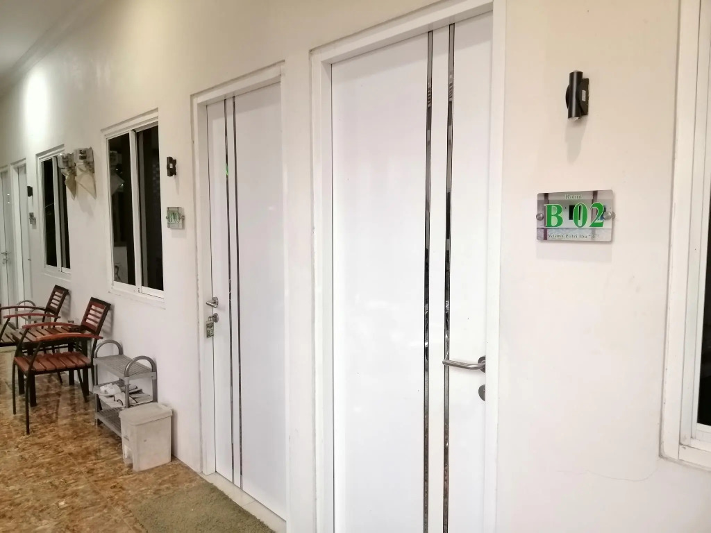 OYO 90703 Wisma Ibu T
