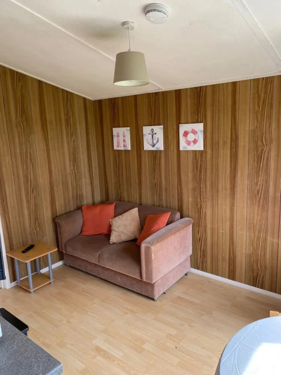 Cabin Sleeps 4 With Parking