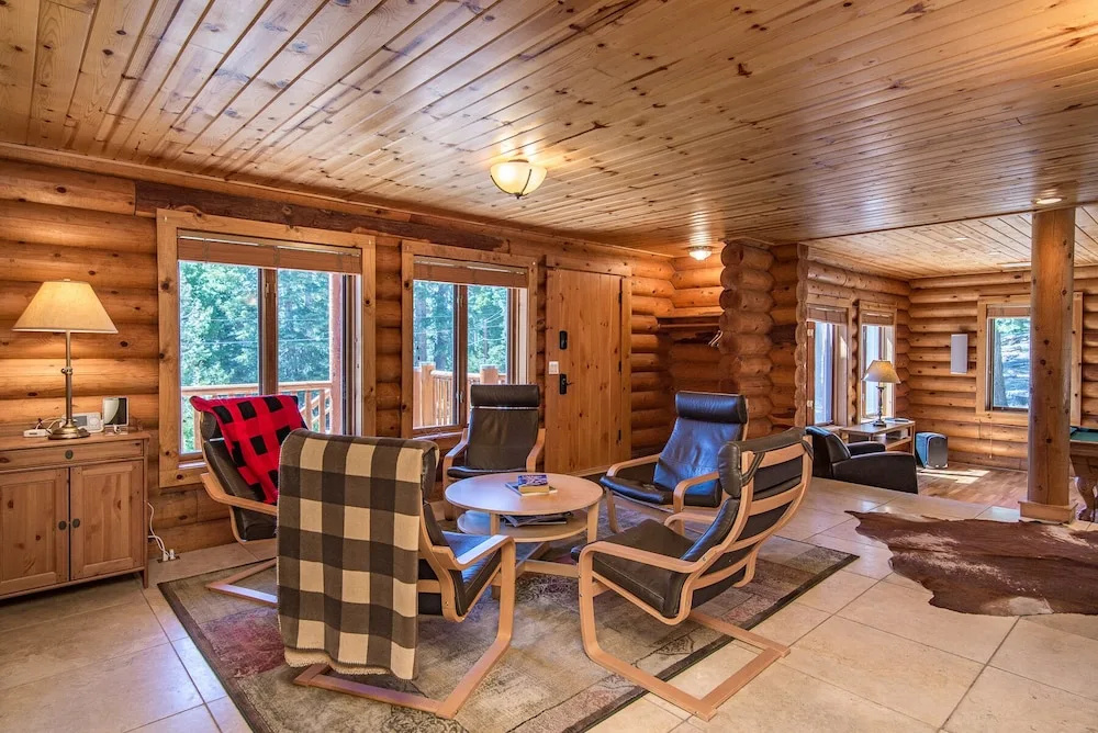 Log  W/ Hot Tub, Billiards & Mt. Tallac Views 4 Bedroom Home