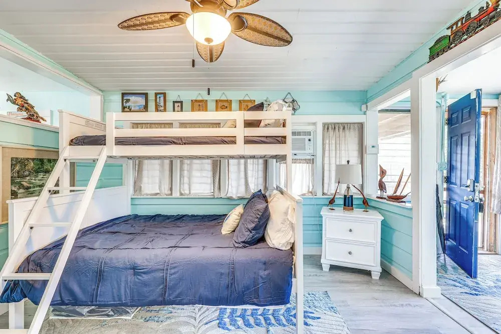 6 Mi to Beach: Riverfront Home in Ruskin!