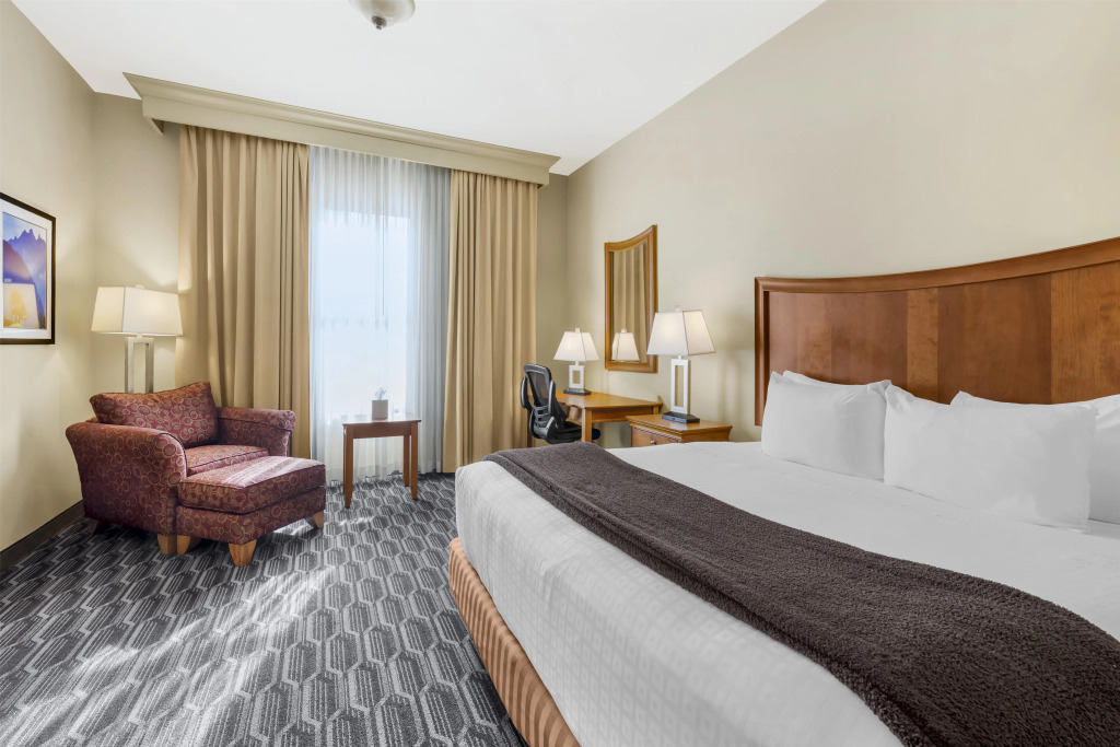 Best Western Plus Swiss Chalet Hotel & Suites