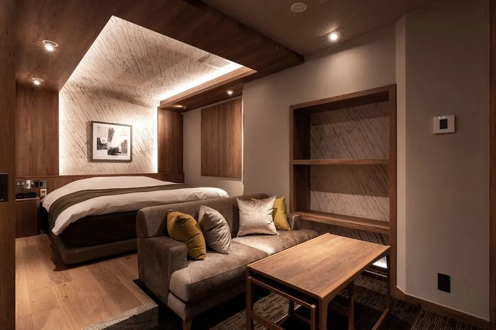 Y-HOTEL