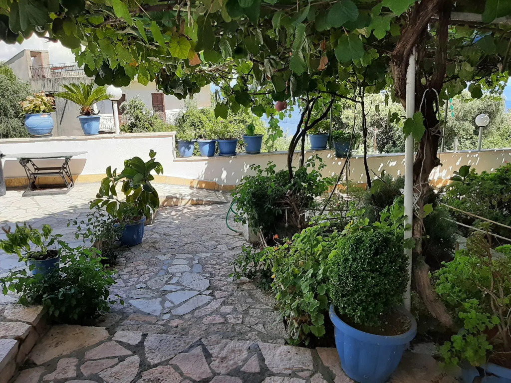Cosy apartment in Mpenitses with terrace