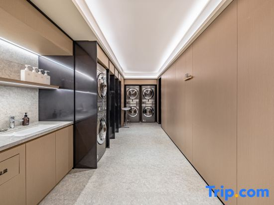 Atour Hotel Kunming Guandu Longhu Times Financial Center