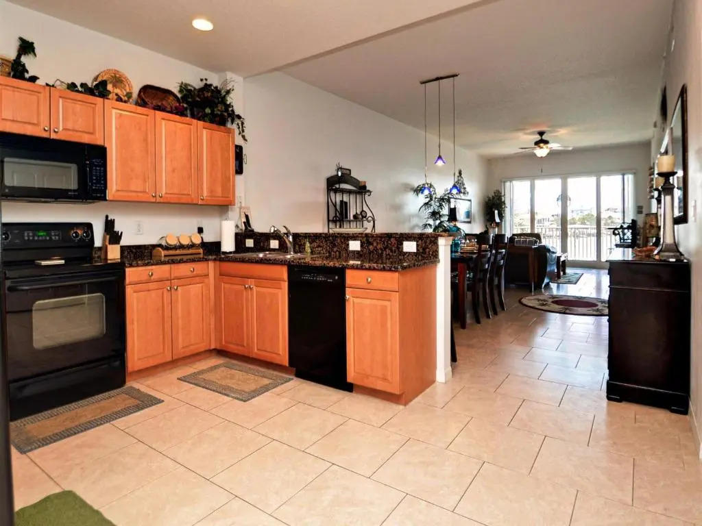 Harborview Grande 202