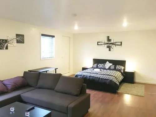 Private Unit / Private Bathroom Near BART & SF