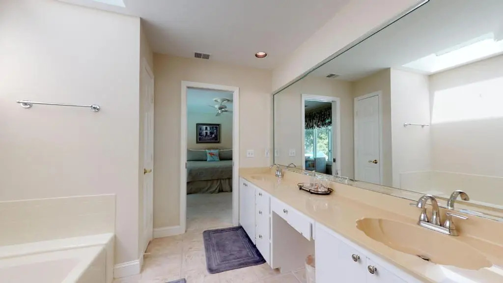 32 Heath Dr