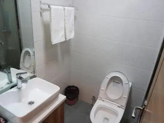 Yanzhou Renyue Hotel