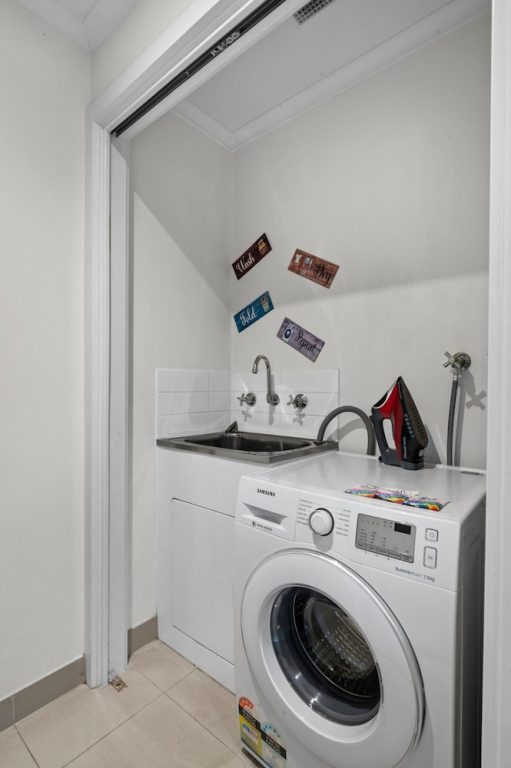 Spacious 3-bed Townhouse in Coburg