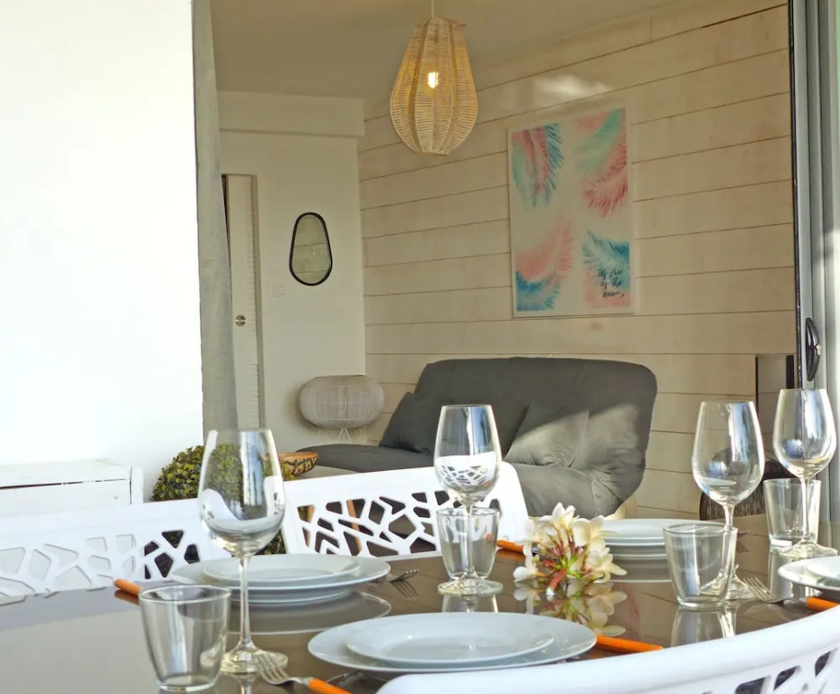 LA BOHEME, résidence de 5 appartements avec piscine, vue océan, Petite Ile