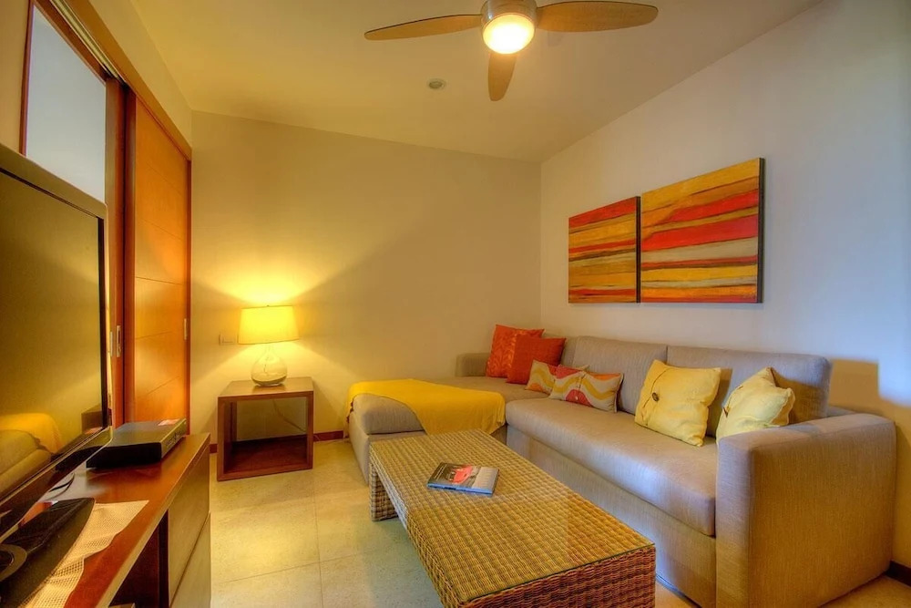 Amura 202 Alamar - 2 Br Apts