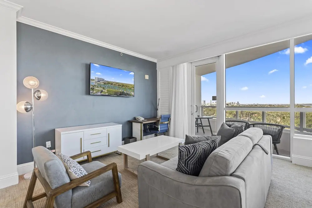 Luxury apt with Bay View at Miami Beach