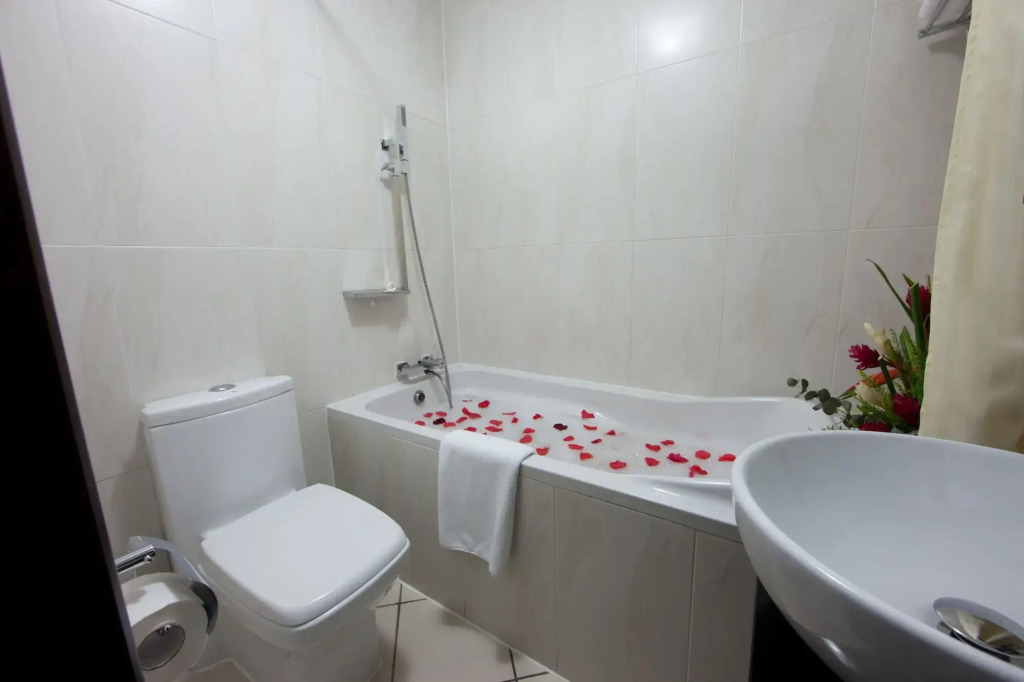 Oak Plaza Hotels East Airport