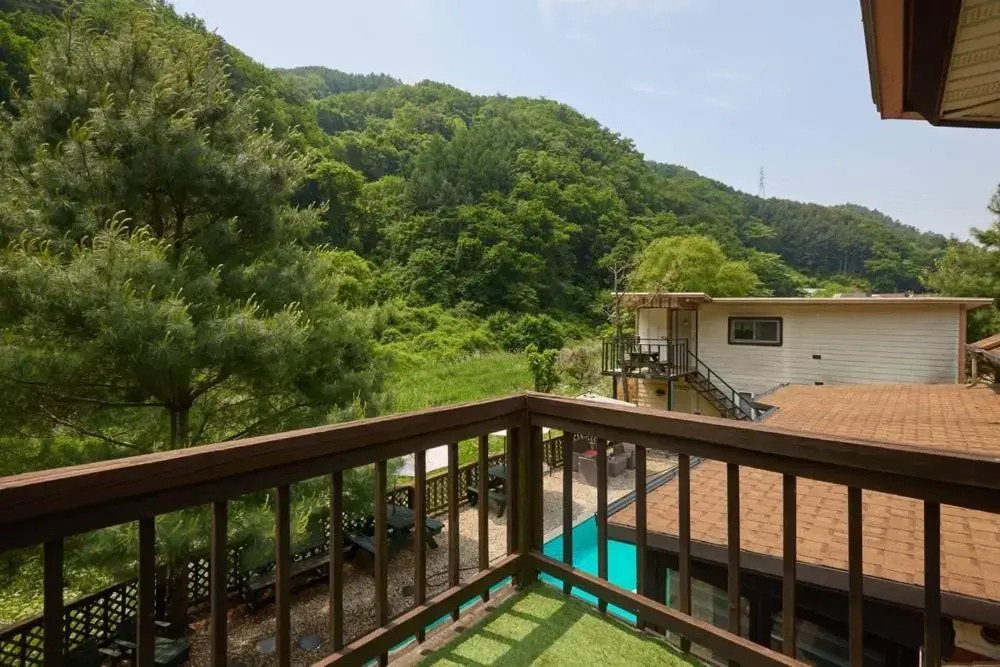 Gapyeong Pool Villa Palace (Newly Built, Dog Glamping)
