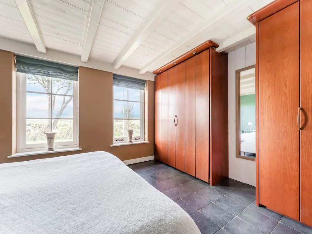 Spacious Holiday home De Pauwenhof