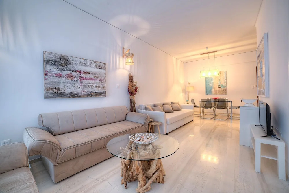 L' apartment blanc dans le centre de Glyfada