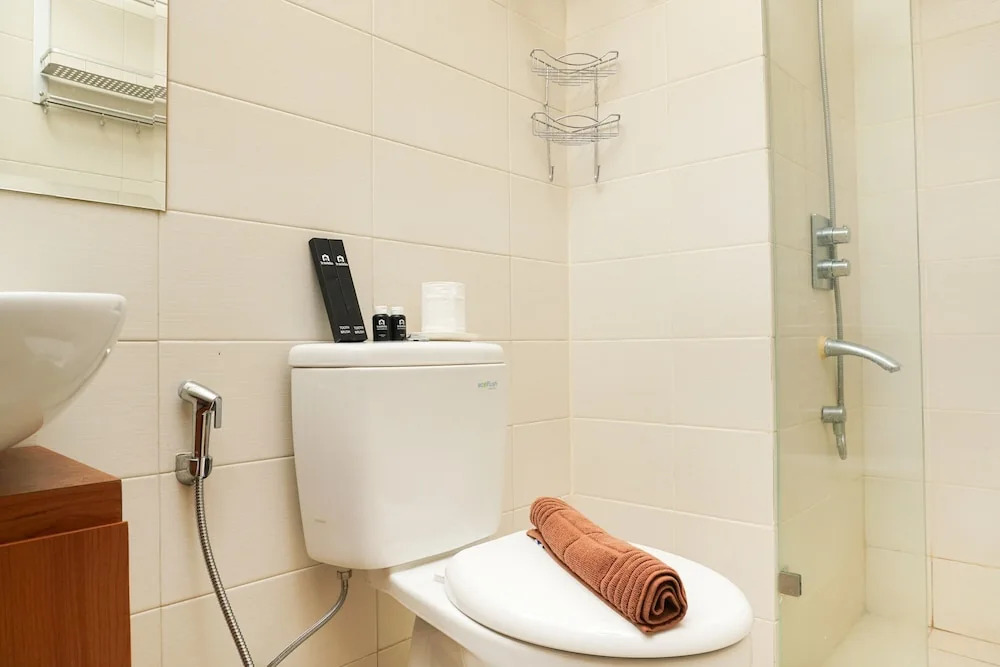 Luxury 2BR at Apartment Woodland Park Residence By Travelio