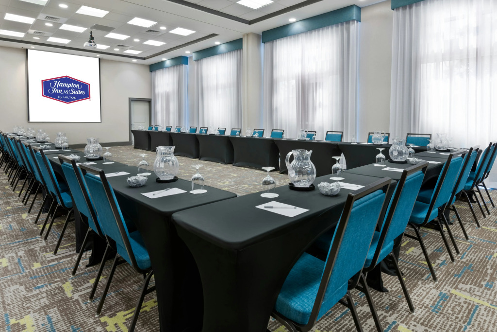 Hampton Inn & Suites Orlando Airport at Gateway Village
