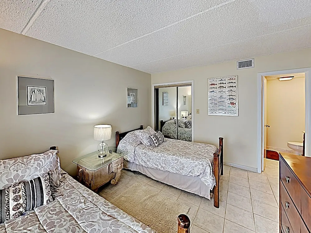 New Listing! Gulf-front W/ Pools & Gym 3 Bedroom Condo