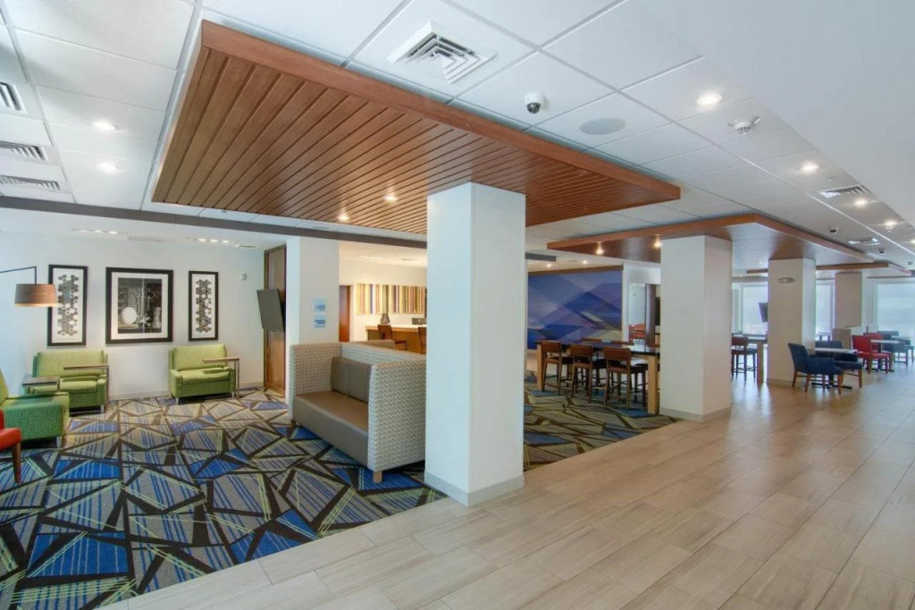 Holiday Inn Express & Suites Mobile - University Area by IHG