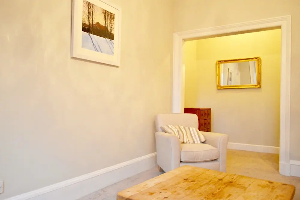 Homely 2 Bedroom Apartment in Stockbridge
