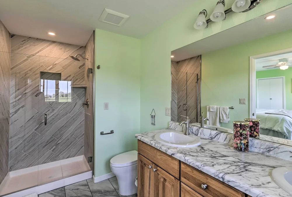 Picturesque Palisade Home: Mt Garfield Views!