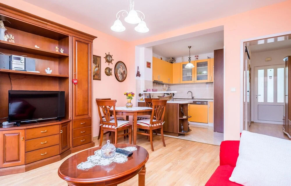 Stunning Apartment in Mlini With 2 Bedrooms and Wifi