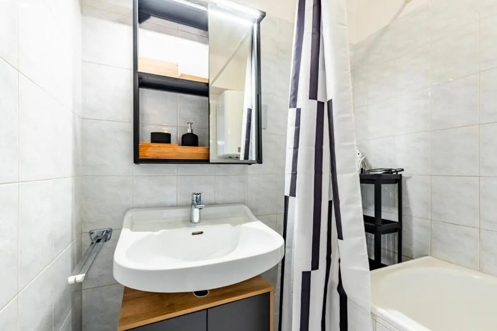 New with a View - Modern Studio