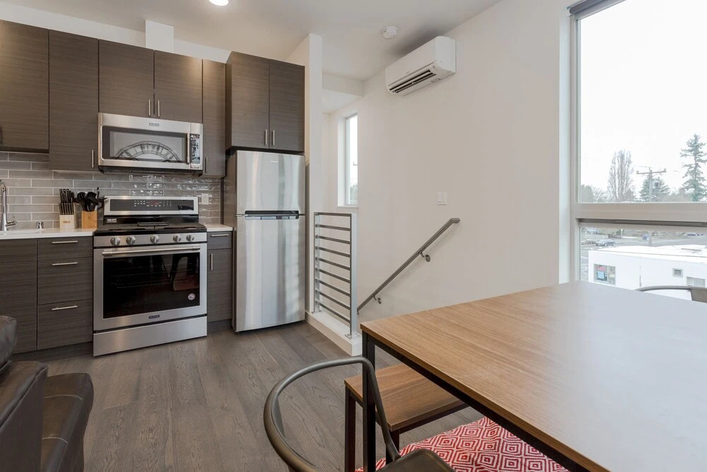 Urban Oasis Sleeps 8 Ultra Modern Condo