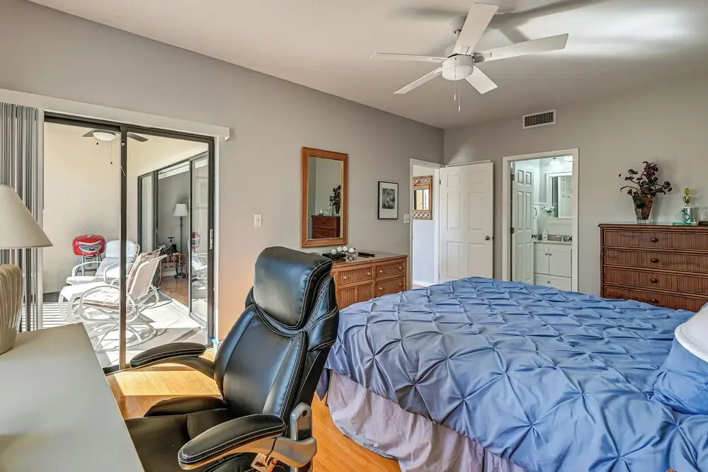 Family Condo w/ Pool! 3 Mi to Naples Beach