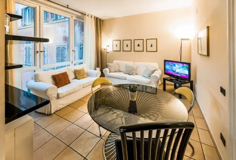 Spacious Modern Loft Steps from Trevi Fountain