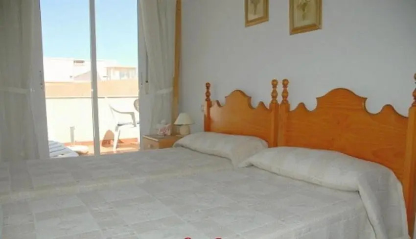 One-bedroom flat 200m from the beach