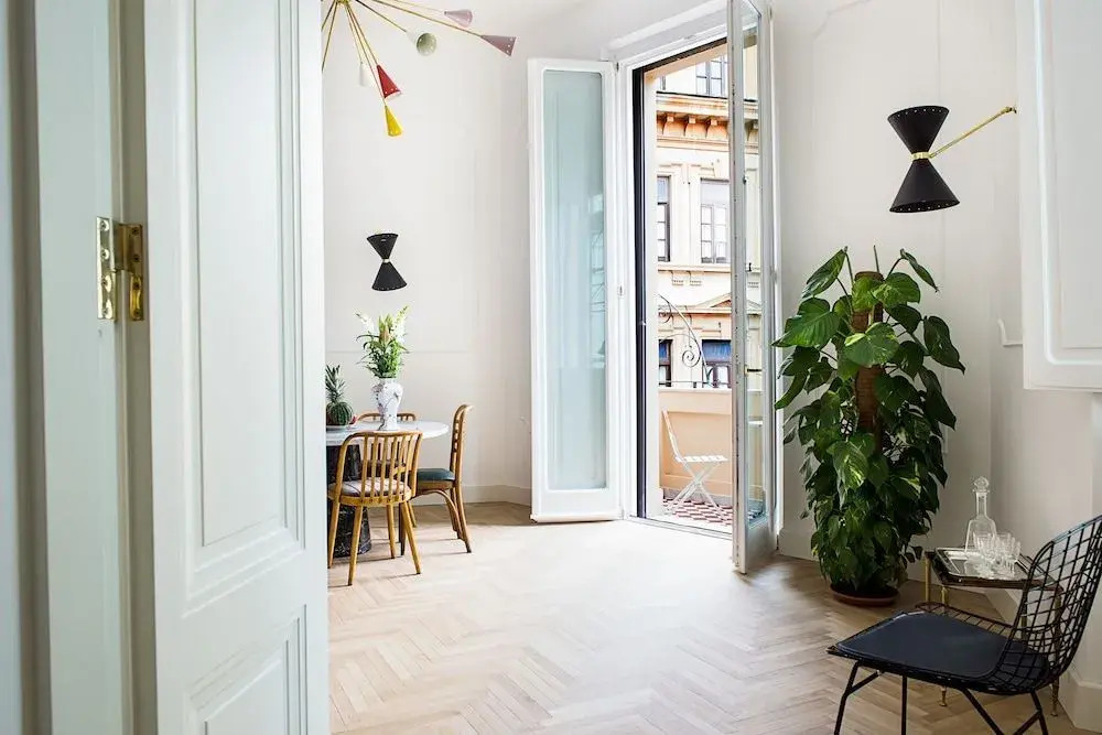 Temple Street Fabulous Apartment