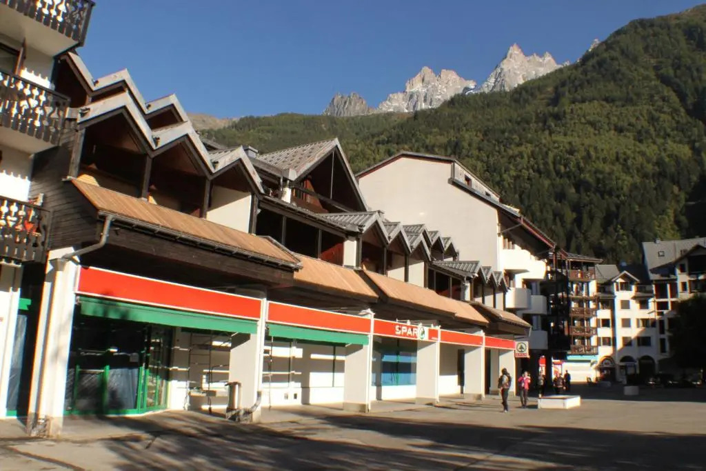 Apartment Genevrier - Spacious Balcony with Mont Blanc Views