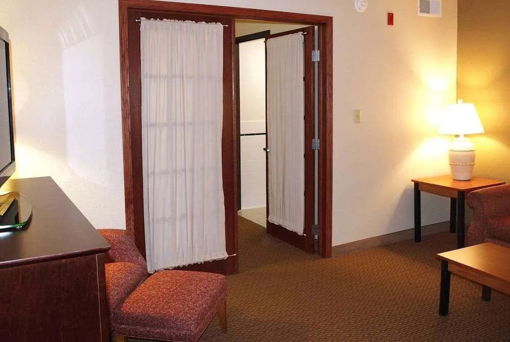 America Inn Lodge & Suites