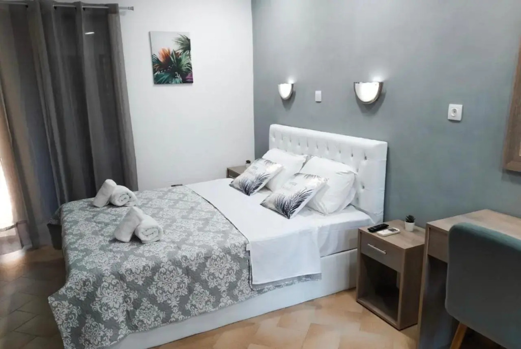 Pennys Holiday Studio